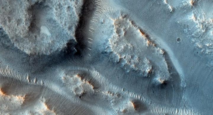 A complex valley network near Idaeus Fossae on Mars, captured by the Mars Reconnaissance Orbiter.